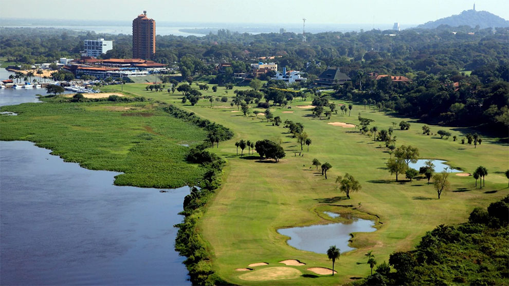 Imagen aérea del «Yatch Golf Club» en Asunción, Paraguay
